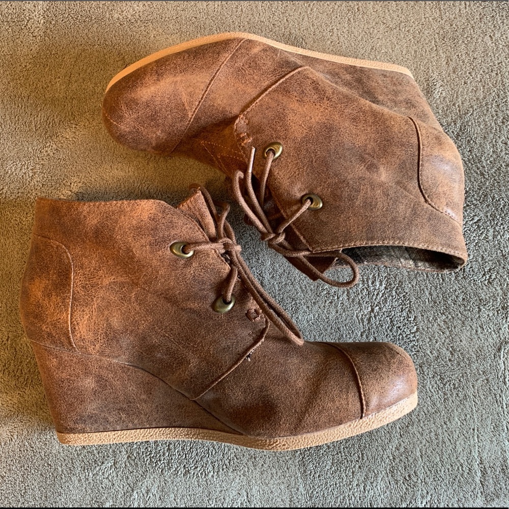 Maurice’s wedge booties